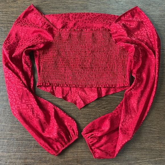 South Moon Under Hashtag Leopard Embossed Handkerchief Hem Top in Red - Picture 7 of 12
